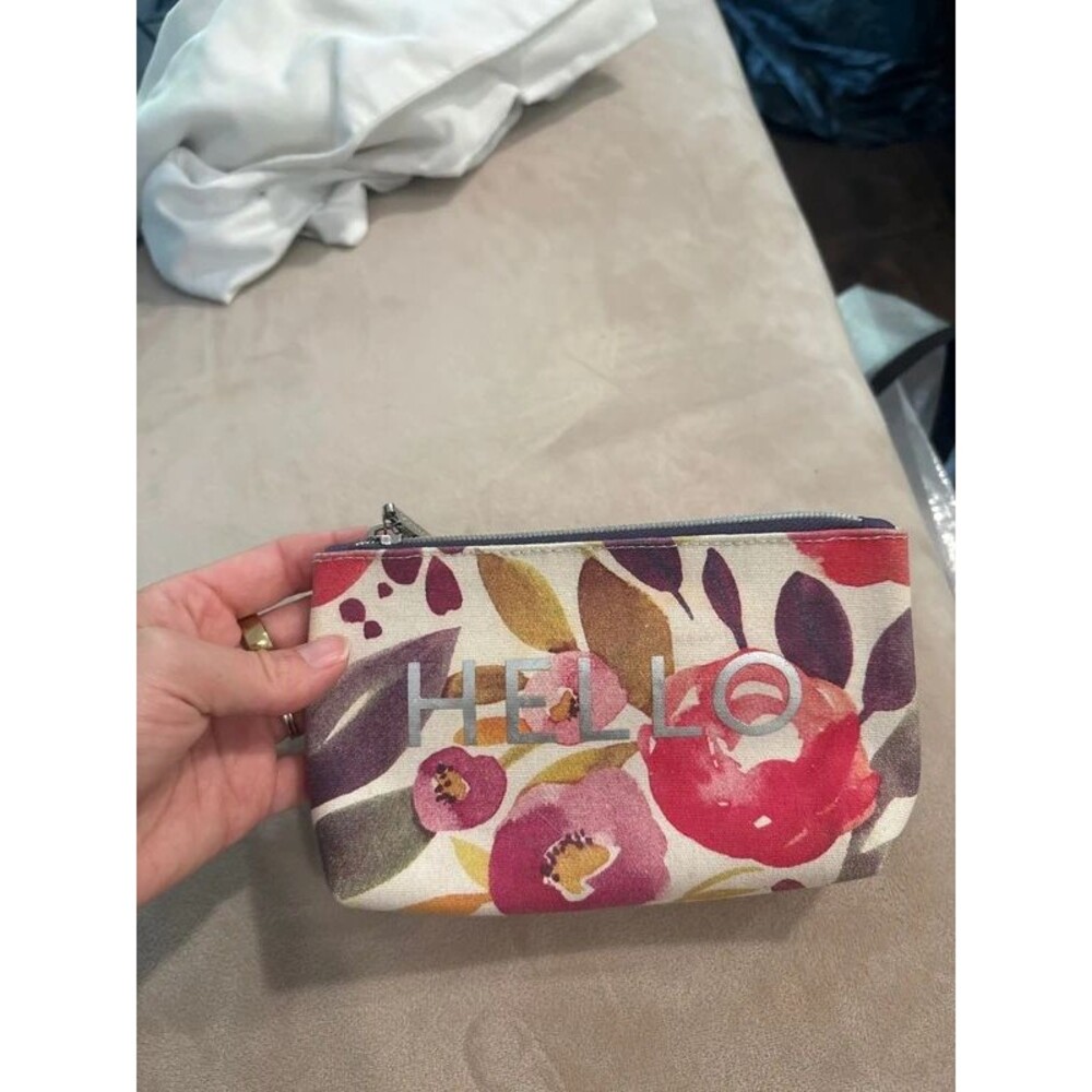 Bath and body works cosmetic pouch